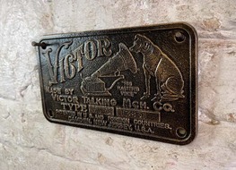 old VICTOR plaque (HMV)